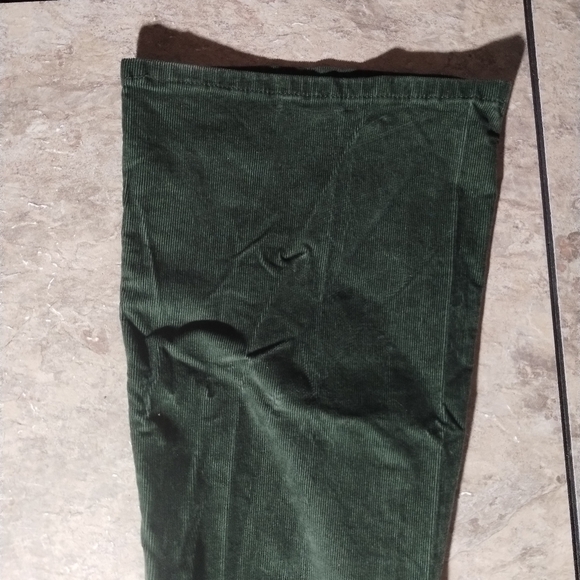 🦋🏵️🦋Wrangler Green Corduroy Flared Pants Size 14×34 - Picture 13 of 14